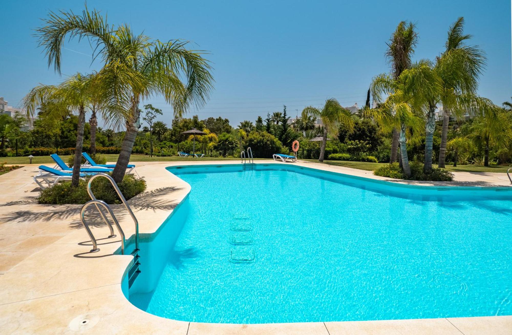Alcazaba Lagoon 2425 Luxury Private Beach Estepona Buitenkant foto